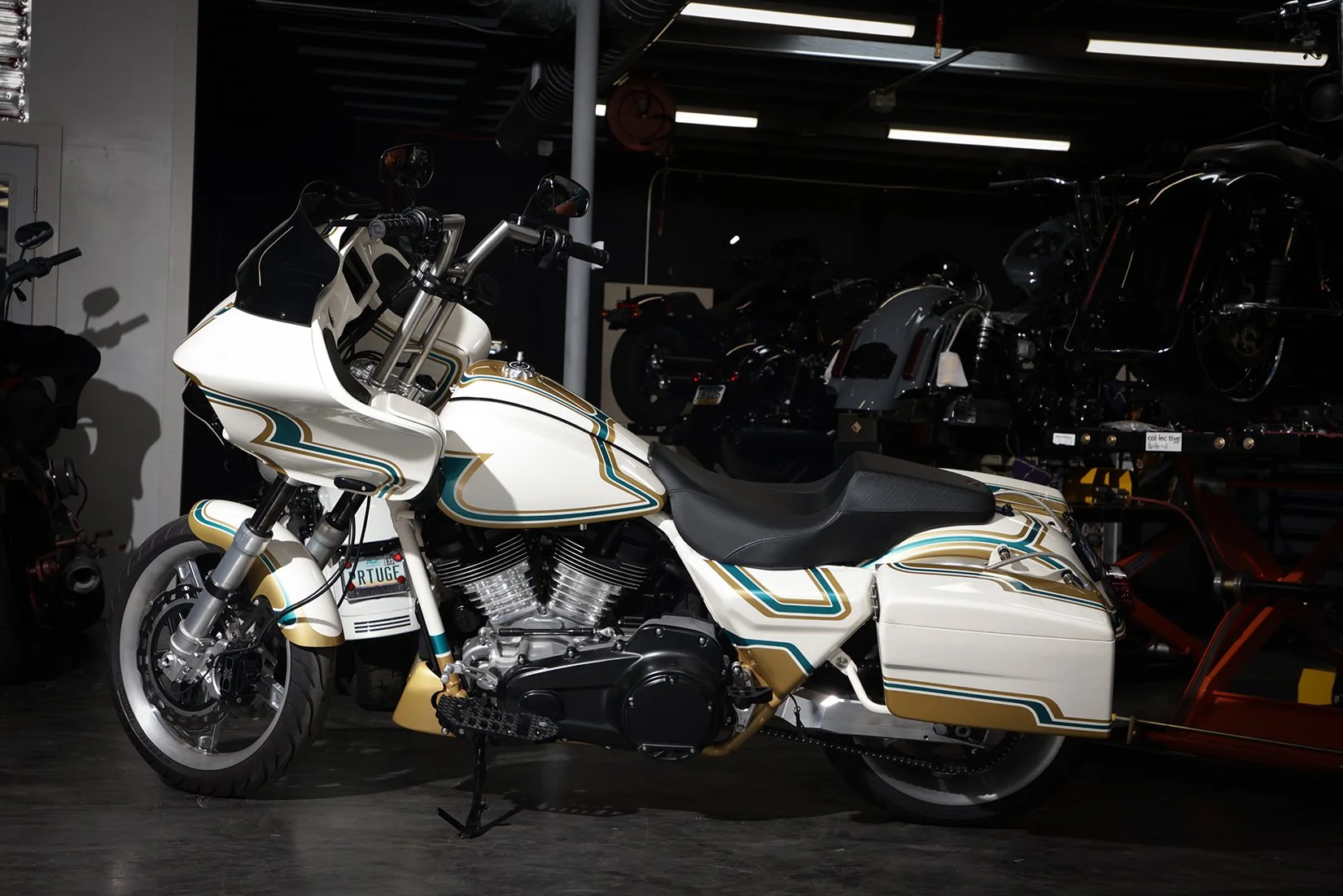 HARLEY-DAVIDSON Drag FXR用ダイヤモンドシート FXR Division Signature Series Seat for 2008 - 2023 Touring